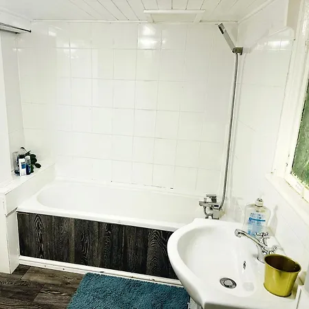 City Centre Apartment With Tennis Table Liverpool Exterior photo