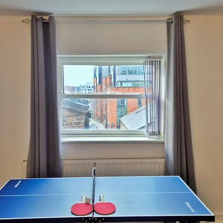 City Centre Apartment With Tennis Table Liverpool Exterior photo