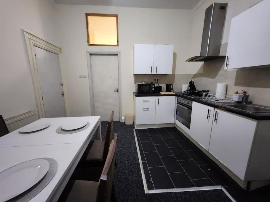 Apartment 2 Bedroom Centre Flat