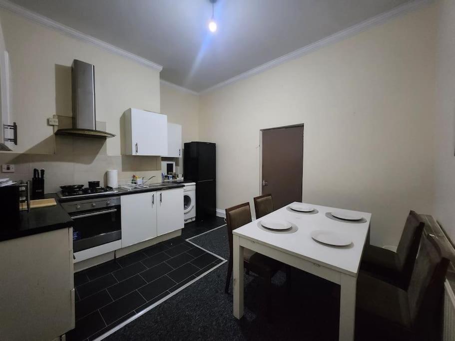 Apartment 2 Bedroom Centre Flat *