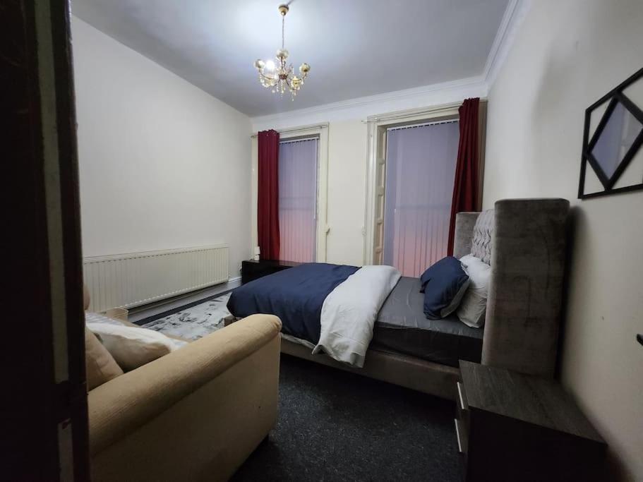 2 Bedroom Centre Flat Liverpool